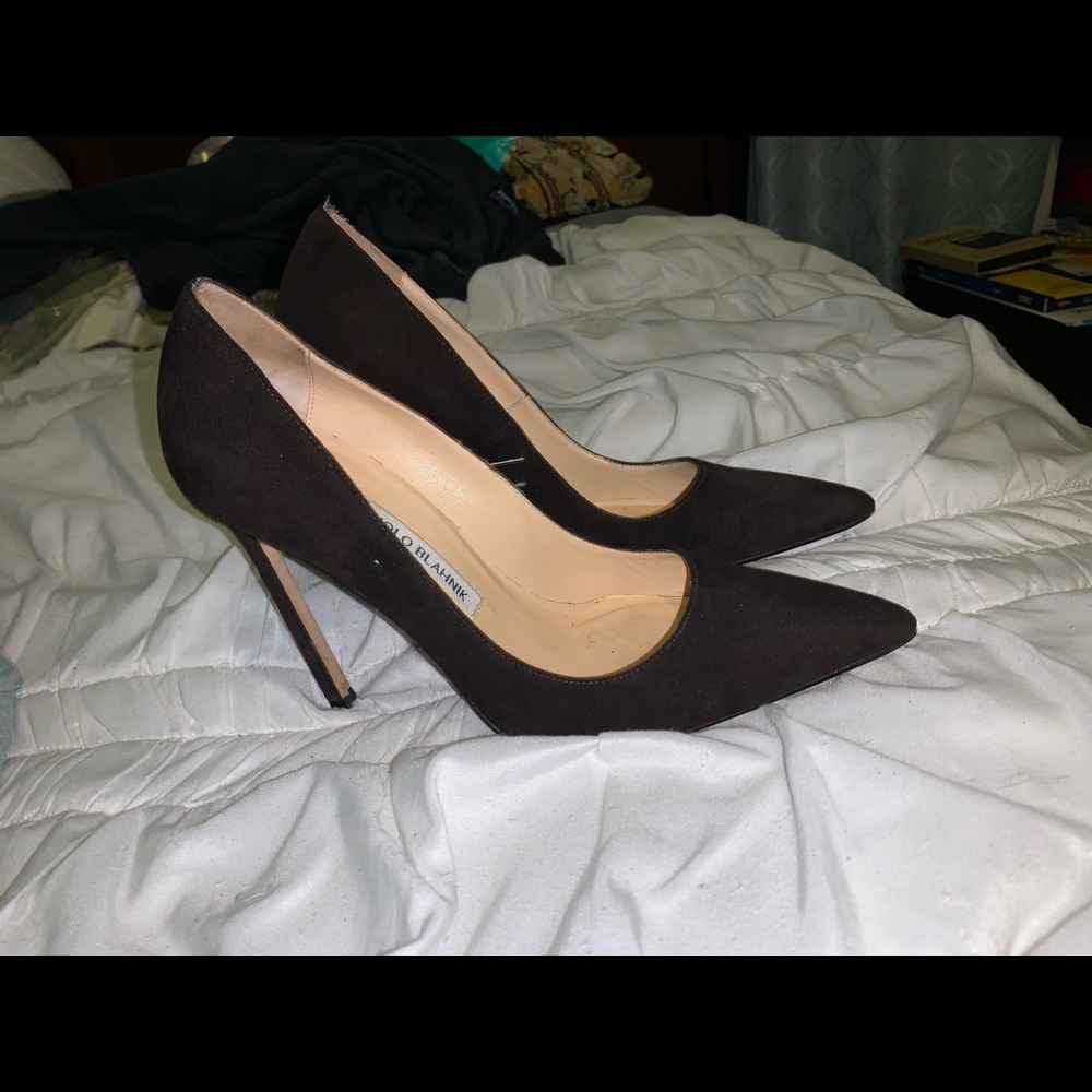 Manolo Blahnik size 37 pumps ( chocolate brown)